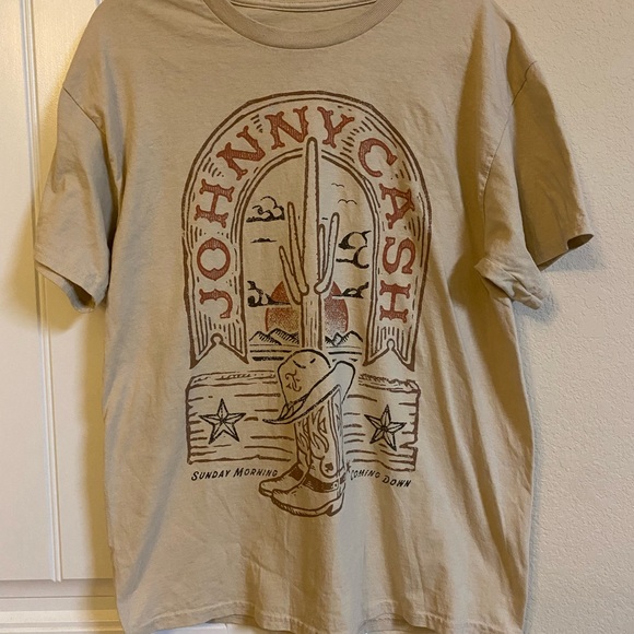 Johnny Cash Tops - BNWT- LG Johnny Cash Graphic Tee - Beige